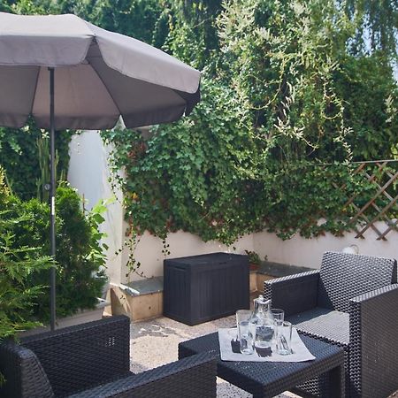Nice Home To Stay At Prague Close To Castle With Terrace And Garden Exterior photo